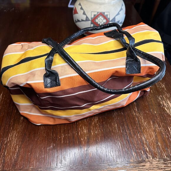 Sunset Colored Weekend Tote Lightweight Travel Bag - Picture 3 of 12